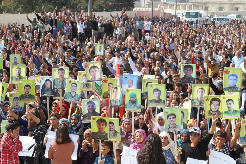 KOBANÊ HALKI ULUSLARARASI TOPLUMUN SESİZLİĞİNİ KINADI