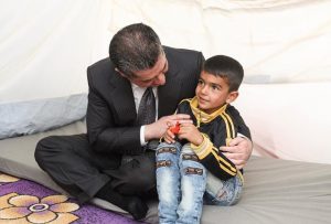 Mesrur Barzani Rojavalı mültecileri ziyaret etti