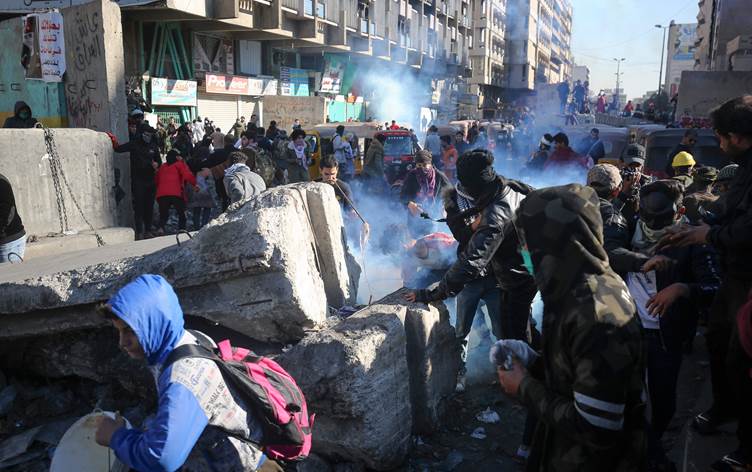 Sadr yanlıları göstericilere saldırdı: 13 ölü