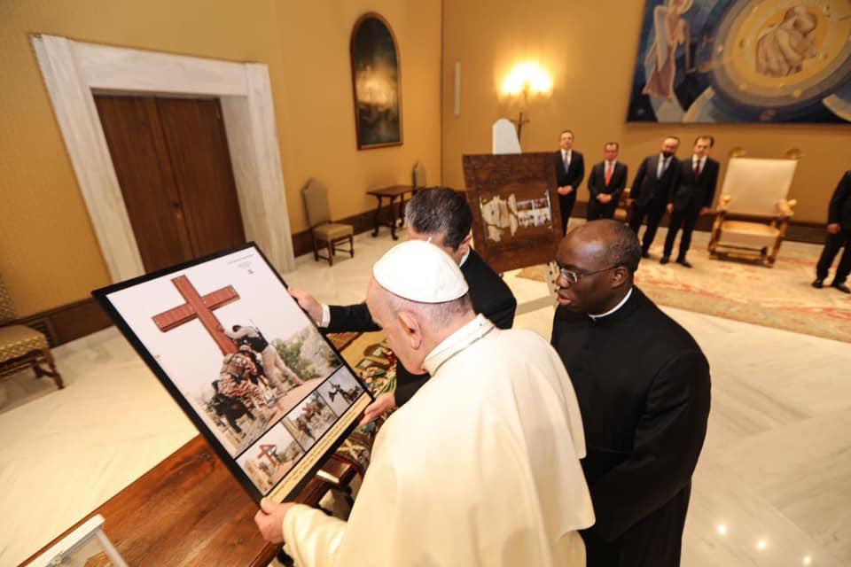 Papa’dan Kürdistan’a teşekkür, Başbakan Papa’ya anlamlı hediye