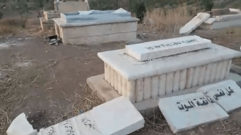 Türkiye’ye bağlı çeteler Afrin’de mezar taşlarını çaldı