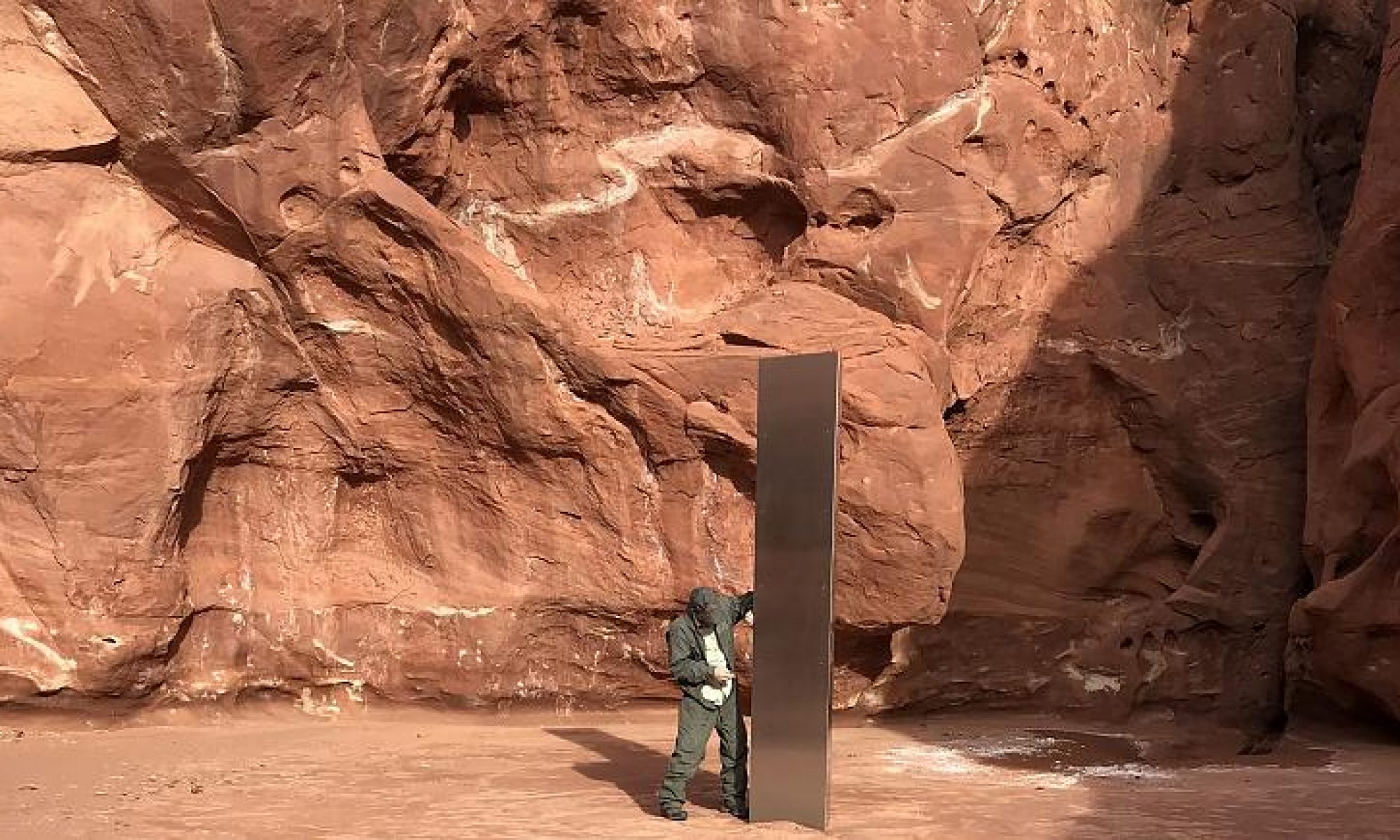 ABD'de Red Rock Çölü'nde dikili bulunan gizemli metal monolit kayboldu