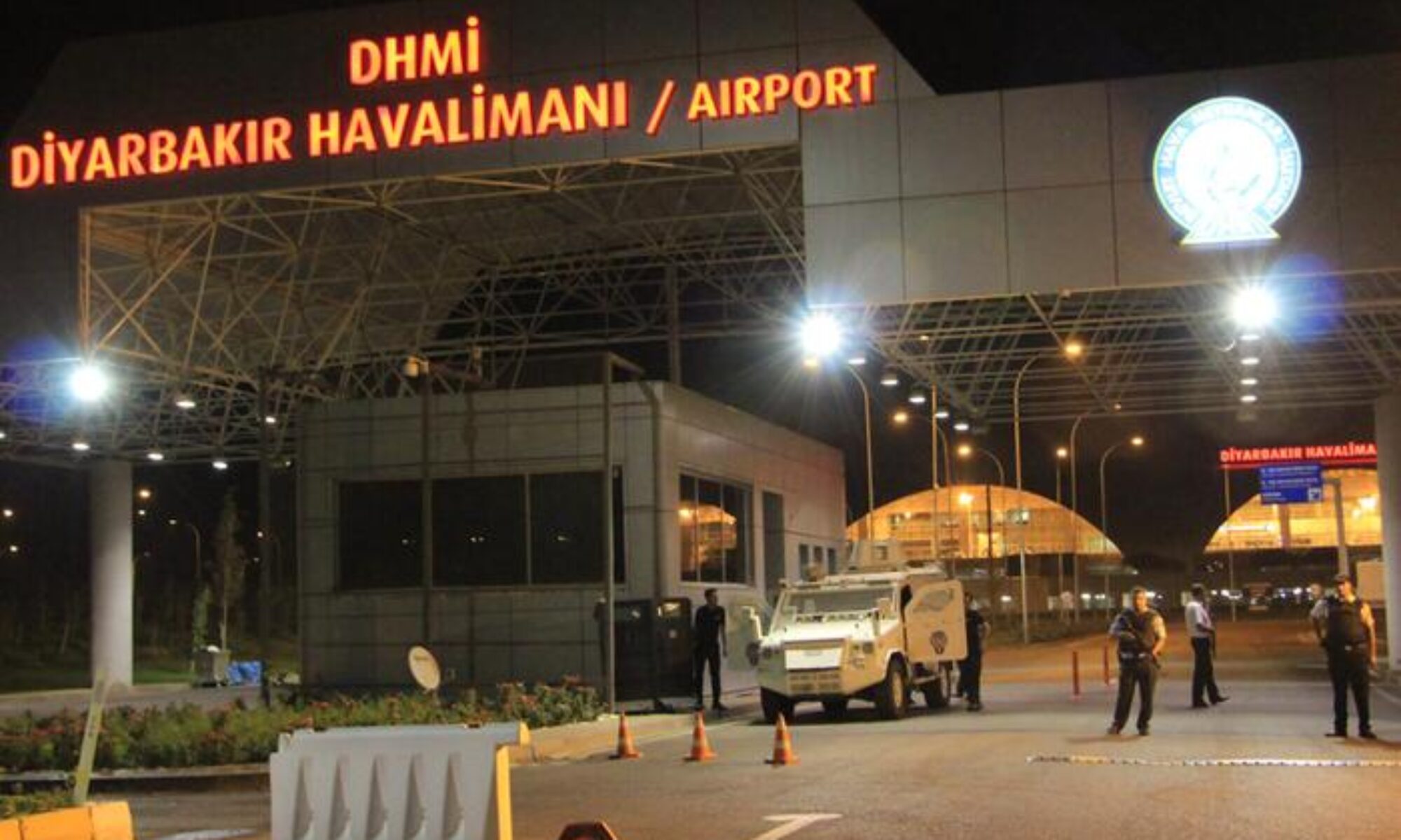 Diyarbakır Havalimanı tüm uçuşlara kapatılıyor Kaynak: Diyarbakır Havalimanı tüm uçuşlara kapatılıyor