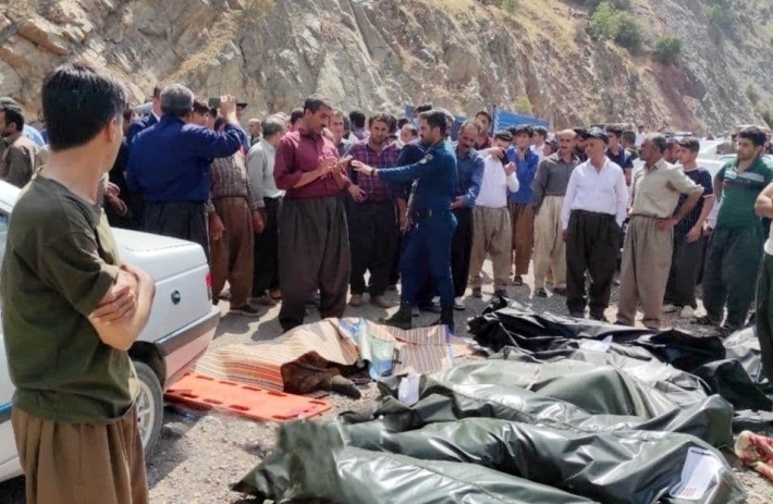 Doğu Kürdistan'da Weysel Qarani türbesini ziyarete giden otobüs devrildi: 16 ölü