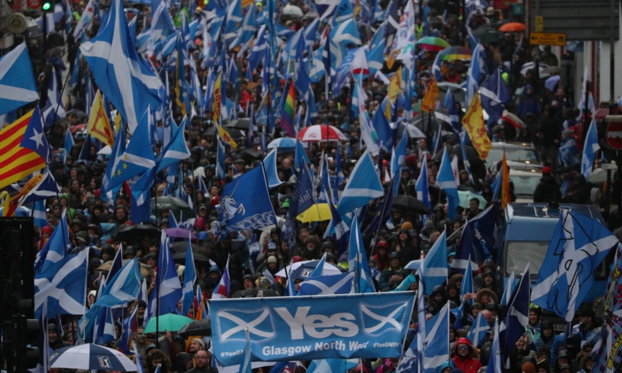 İskoçlar bağımsızlık için yürüdü: İngiltere'den boşanmak istiyoruz