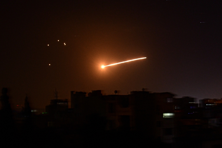 İsrail Suriye hava savunma sistemini hedef aldı, Rusya hasar yok dedi