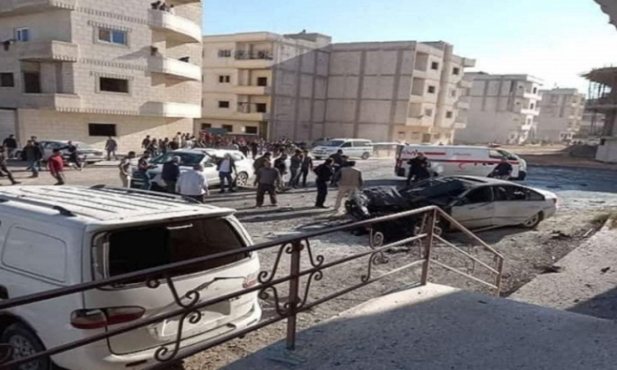 Kobani'de Türk SİHA'ları bir aracı vurdu 2 kişi hayatını kaybetti