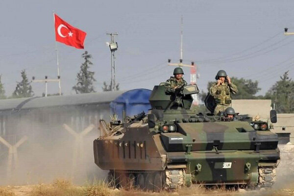 Başika'daki Türk üssüne üç füze atıldı