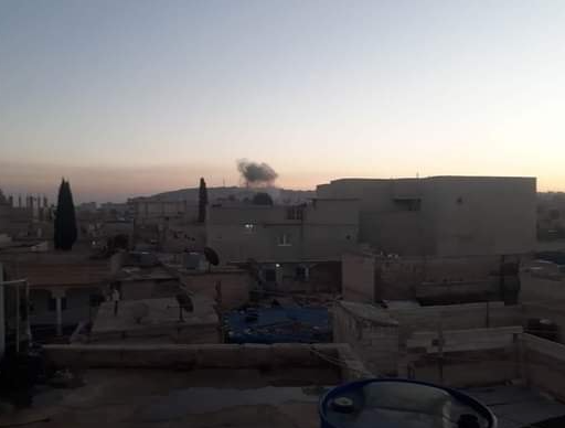 Türkiye’ye ait Silahlı İnsansız Hava Araçlarının (SİHA) Rojava’nın Kobani kentinde bir evi hedef aldığı bildirildi. Saldırı sonucu 2 kişinin hayatını kaybettiği, 7 kişinin ise yaralandığı kaydedildi. Rûdaw’ın edindiği bilgilere göre SİHA’lar Kobani kentinde Bozan Beg Kasrı’na yakın bölgede bir evi hedef aldı. SİHA saldırısında 2 kişinin hayatını kaybettiği, 7 kişinin ise yaralandığı bildirildi. Kobani’nin doğu kısmında düzenlenen SİHA saldırısının saat 16:00-17:00 arasında meydana geldiği kaydedildi. Ayrıca edinilen bilgilere göre evin Mustafa Hemedo’ya ait olduğu, ev sahibinin evi Özerk Yönetim kurumlarında görev yapan yetkililere kiraladığı öğrenildi.