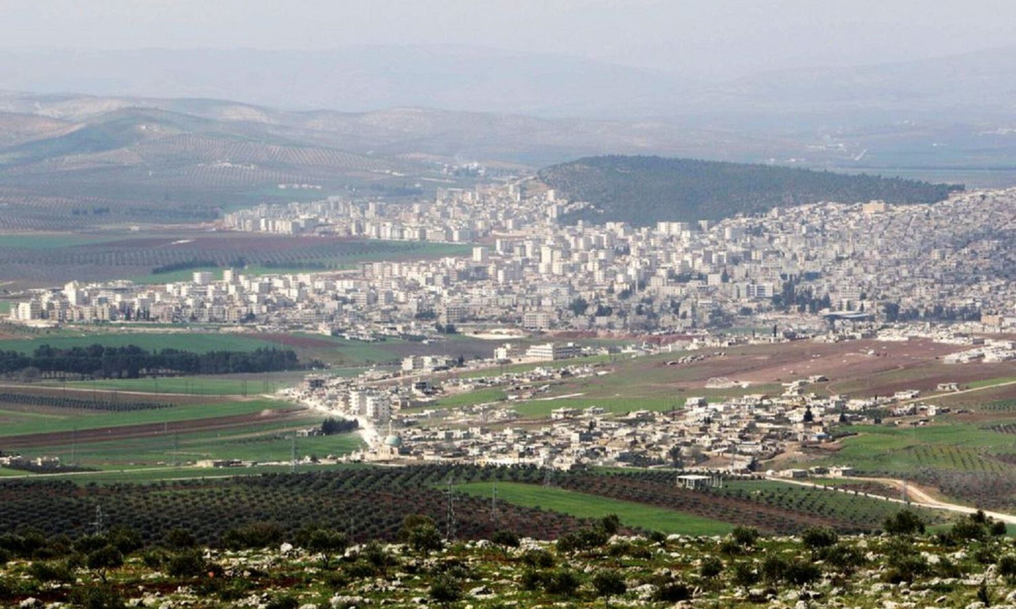 Türkiye'ye bağlı çeteler Efrin'deki bir tarihi tepeyi daha talan amaçlı tahrip etti