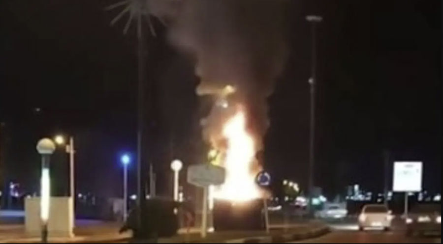 İran’ın ideolojik Merkez Kum’da Humeyni heykeli yakıldı