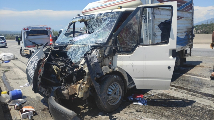 Mevsimlik işçi çilesi başladı, Urfa'dan çalışmaya giden araç kaza yaptı: 6'sı çocuk 15 yaralı