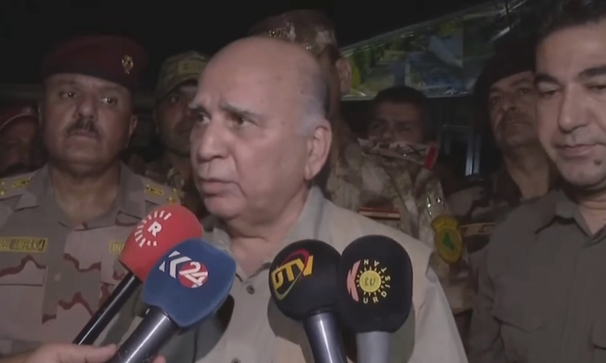 Irak Dışişleri Bakanı Fuad Hüseyin katliamın yaşandığı Perex köyünde basın açıklaması yaptı