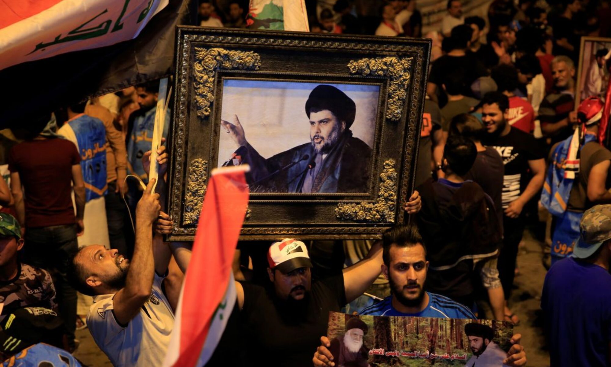 Sadr Hareketi göstericilerden parlamentoyu terk etmelerini istedi