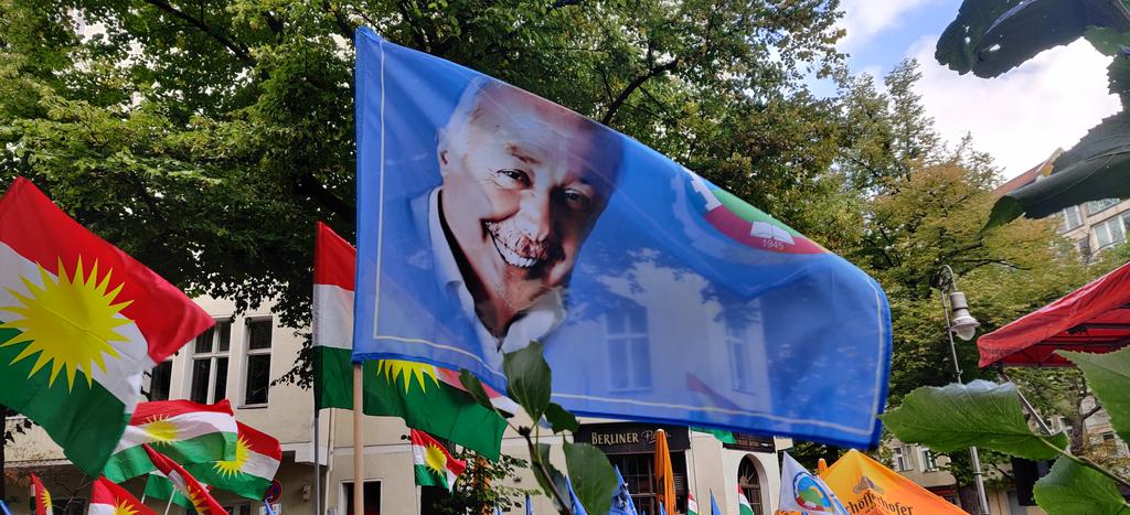 Kürtler İran’ın katlettiği Dr. Şerefkendi ve arkadaşlarını unutmadı: Berlin’de binlerce kişi yürüdü
