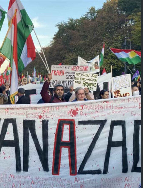 Berlin’de Jina Amini gösterilerine binler destek verdi