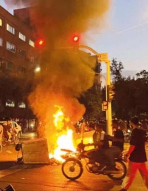 Mahabad’da tehlikeli adım: İran ordusu ağır silahlarla kente girdi, elektirikler kesildi