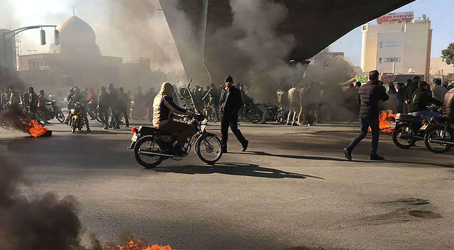 İran devleti Belucustan'da yine halka saldırdı: Mekke Cami çevresinde abluka var