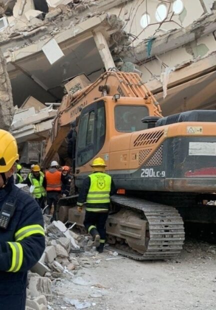 İshaye: Duhok sivil savunma ekipleri baba ve kızını enkaz altından sağ kurtardı