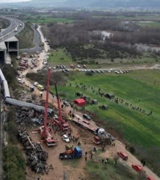 Yunanistan’daki tren kazası sonrası Ulaştırma Bakanı istifa etti