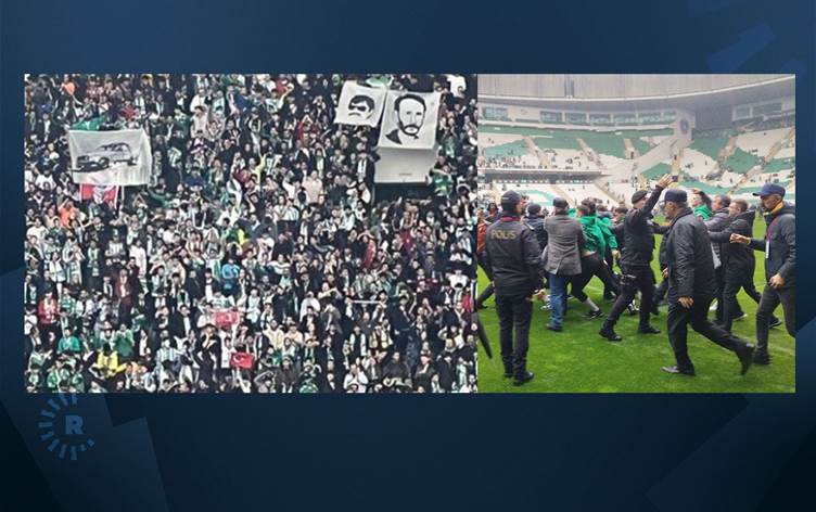 Bursaspor tribünlerinde'Yeşil' ve'Beyaz Toros' pankartları açıldı