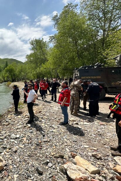 Araçları Munzur Çayı’nda kaybolan üç Diyarbakarlı gençten üçünücü gencin de cenazesi bulundu