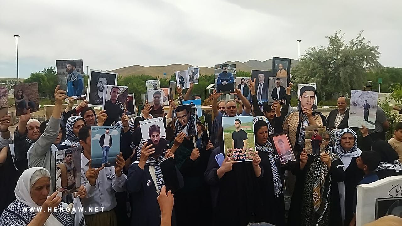 Rojhilat: Şehitlerin mezarlarının değişmesini protesto eden şehit aileleri İran rejim güçlerince kaçırıldı
