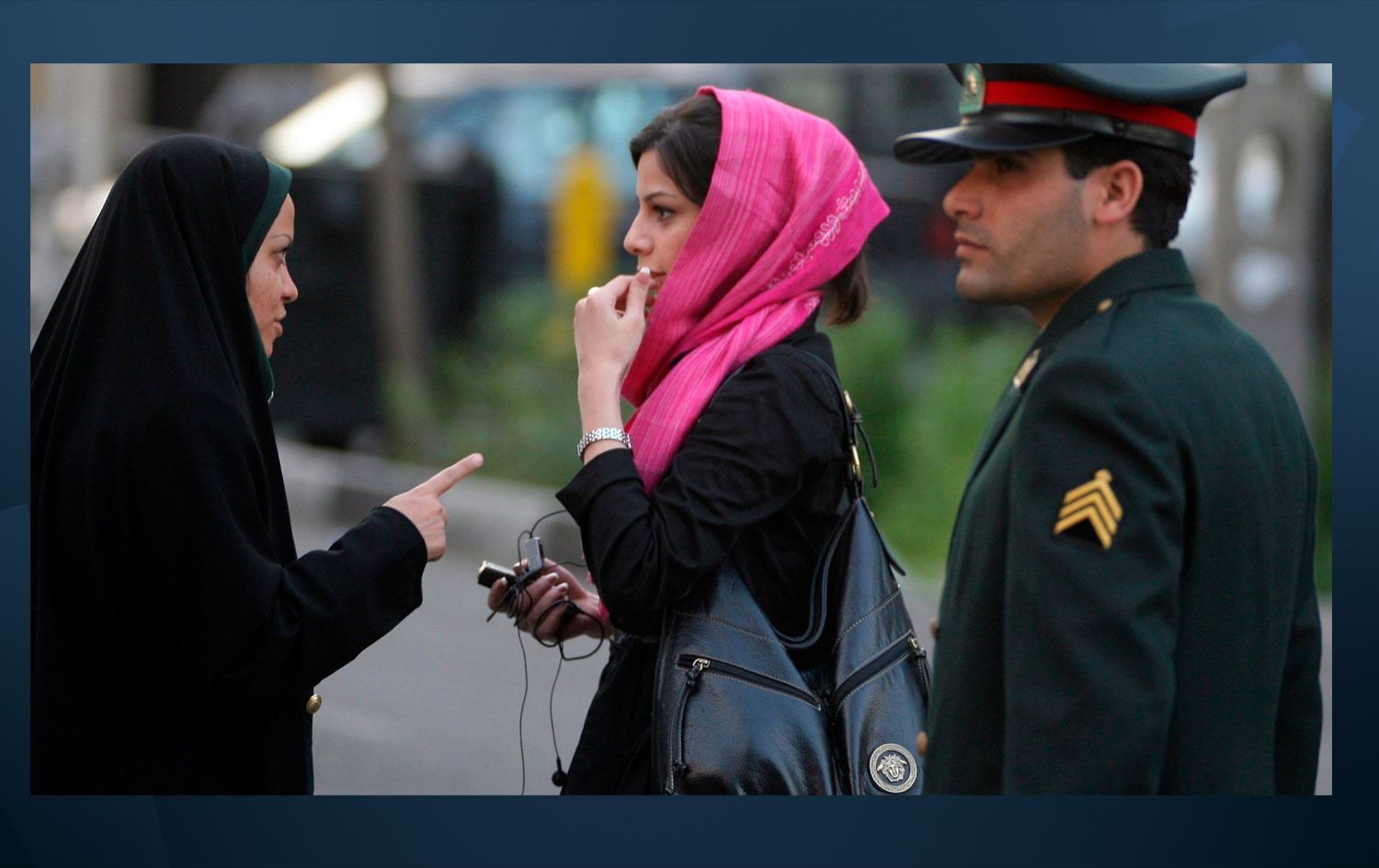 İran'da yeni yasa tasarısı: Başörtüsü takmayan kadınlar 10 yıl hapisle karşı karşıya