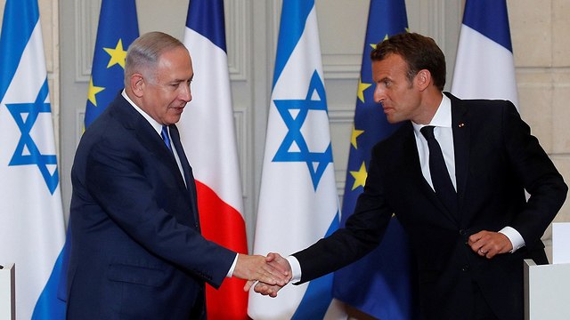 Fransa Cumhurbaşkanı Macron İsrail'e ulaştı