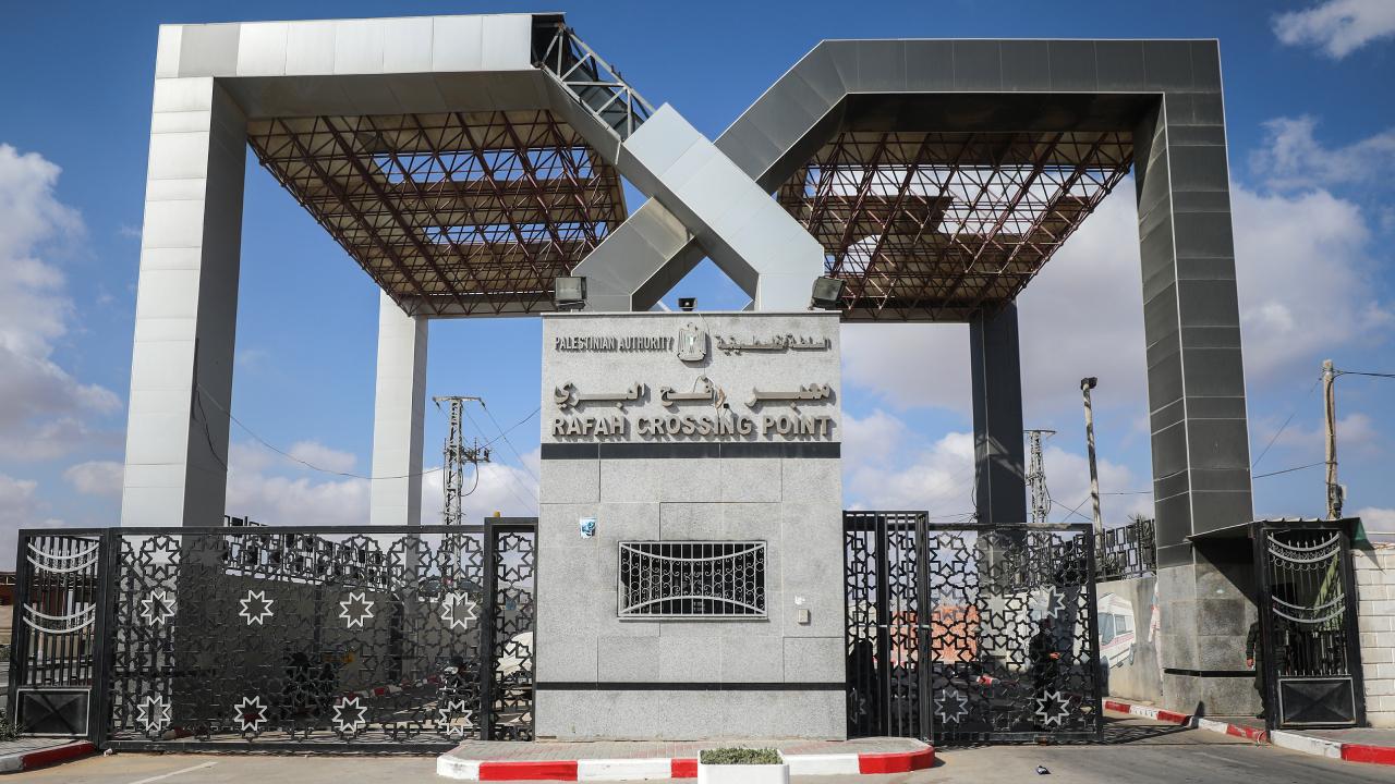 Refah Sınır Kapısı açıldı, ilk yardım tırları Gazze'ye geçmeye başladı