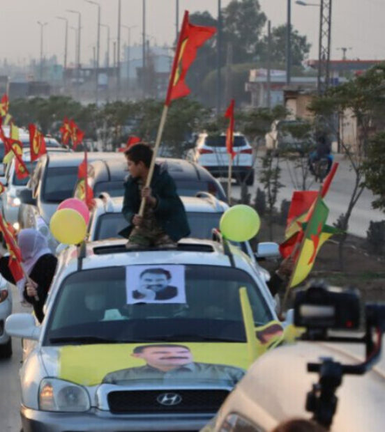 Rojava: PKK kuruluş yıldönümünü kutlamaları  için insanları tehditle eylemlere götürüldü