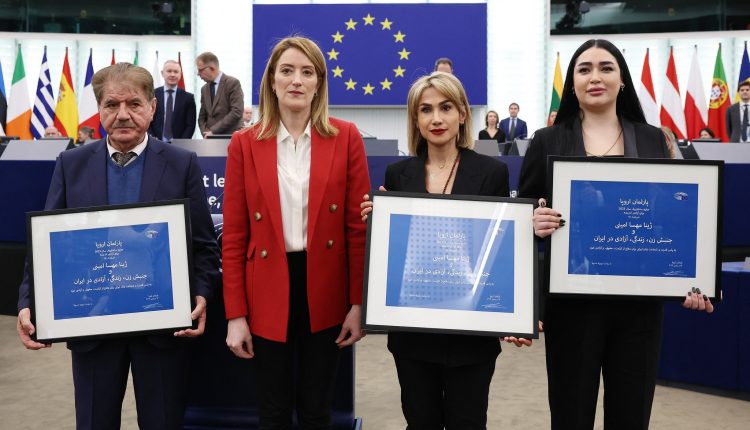 Avrupa Parlamentosu’nda, Jina Emini’ye verilen ödül için tören düzenlendi