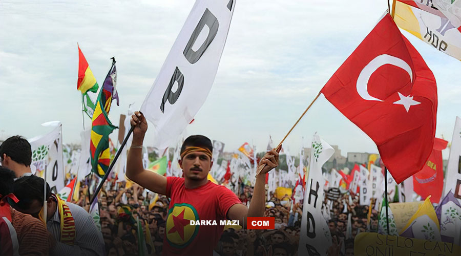 Stratejisi Türkiyelileşme olanlar Kürdistan Bölgesi’ndeki Türk bayraklarını eleştiremez, Erdoğan Erbil ziyareti, PKK; Başur, YNK; Kerkük, Hendekler, Türk bayrağı, Ala Rengin