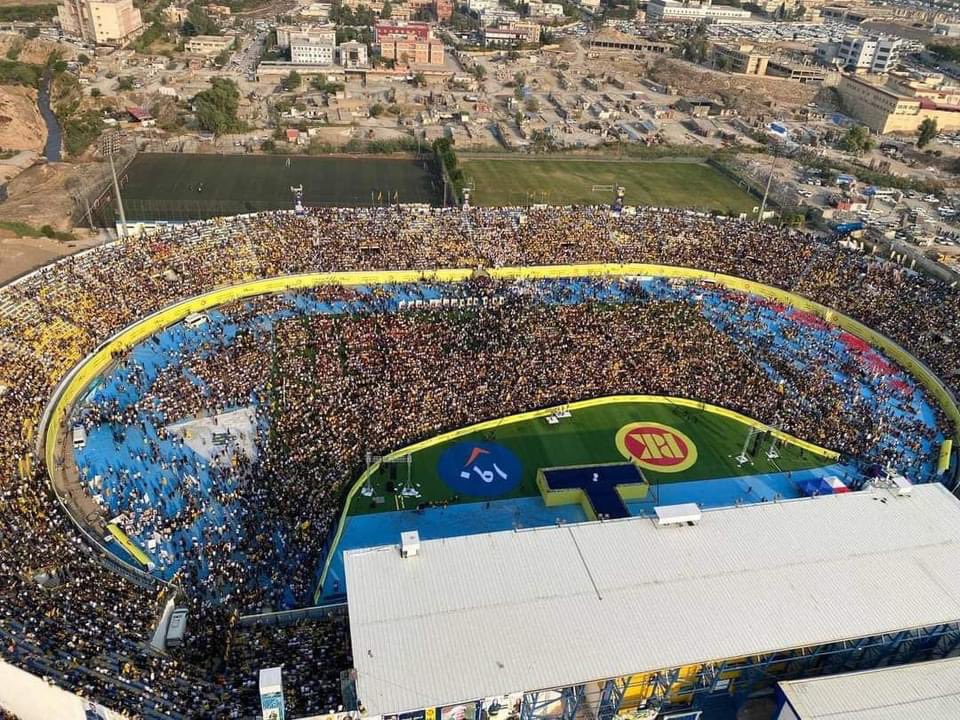 KDP’nin seçim komisyonu dün Duhok stadyumunda yer olmadığı için alana giremeyen on binlerce taraftarından özür diledi