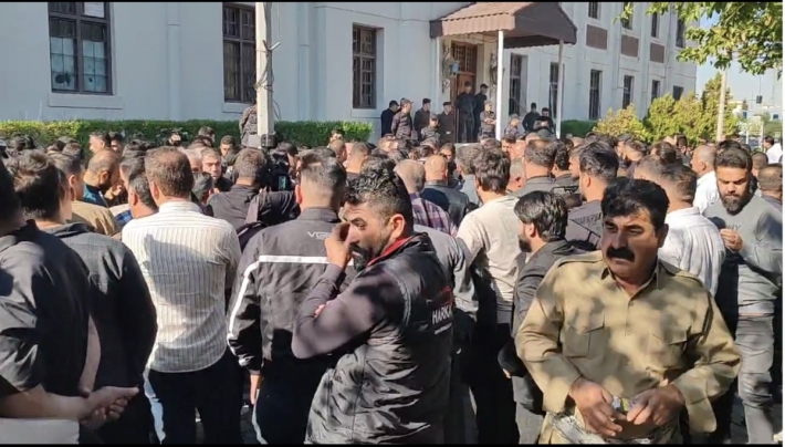 Başbakan Mesrur Barzani'nin 24 saat elektrik projesine karşı jeneratör sahipleri protesto eylemi yaptı