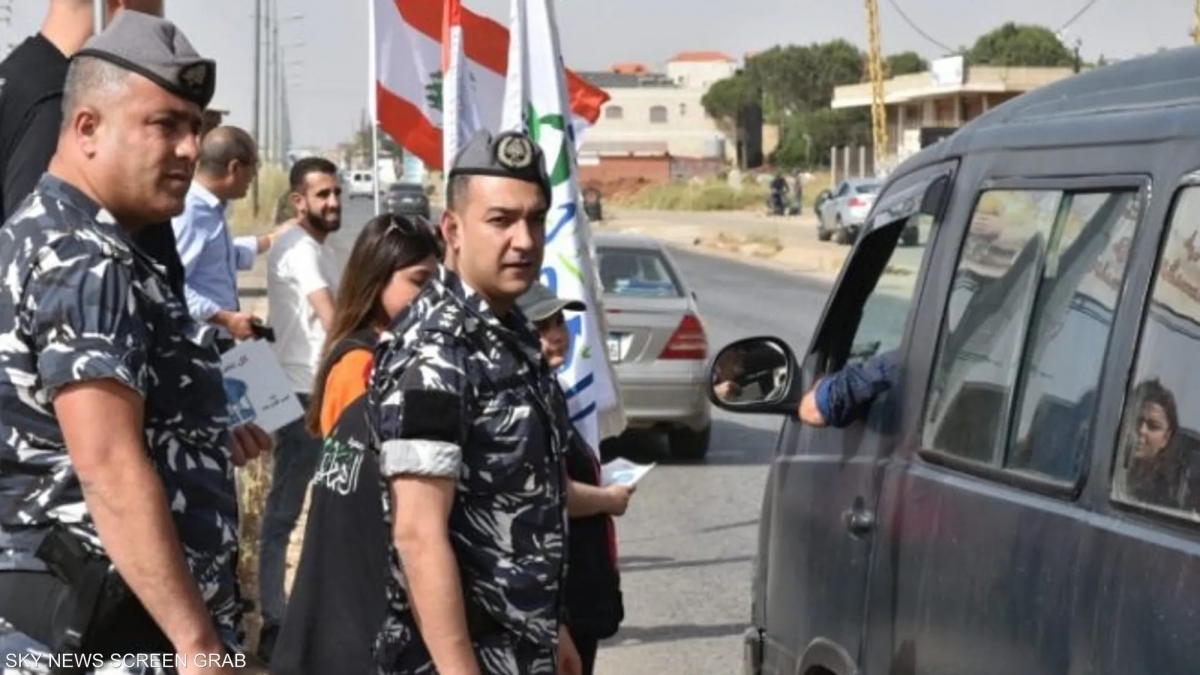 Lübnan içinde Esad rejimin üst düzey yetkililerinin de olduğu 70 kişi Suriye'ye teslim etti