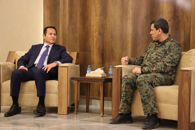 Rojava'da önemli görüşme: Başkan Barzani'nin temsilcisi Derbendi ve Mazlum Abdi bir araya geldi