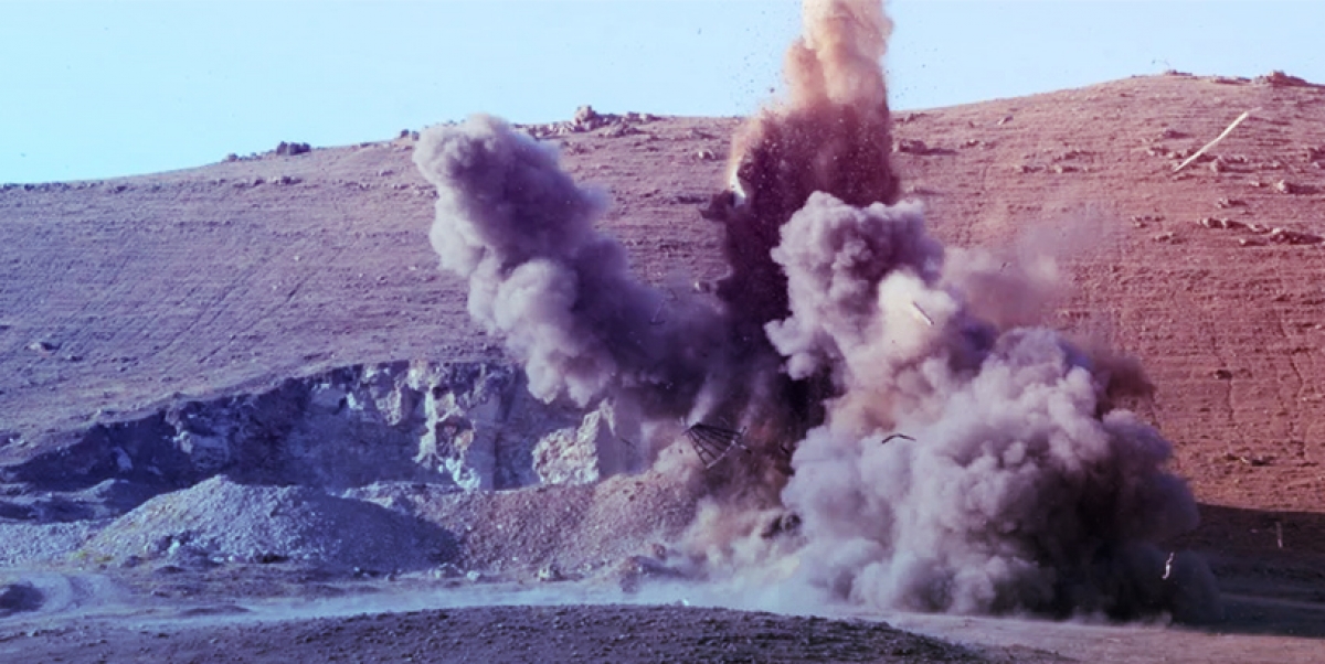 Uçaklar Kobani'nin bir köyünü bombaladı: 3 kişi yaşamını yitirdi, 5 yaralı